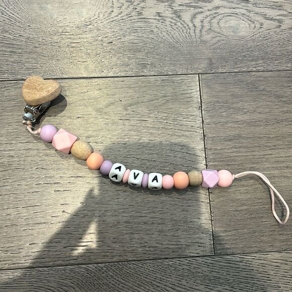 “Ava” soother clip - Picture 1 of 4